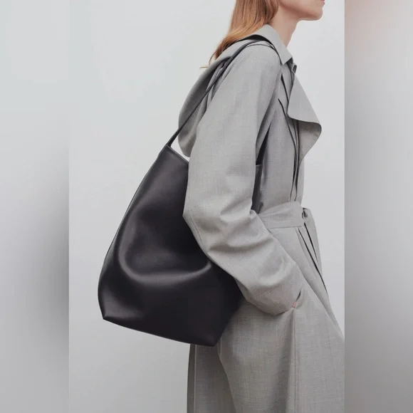 New the row Large N/S Park Tote Bag in Leather - Picture 2 of 6